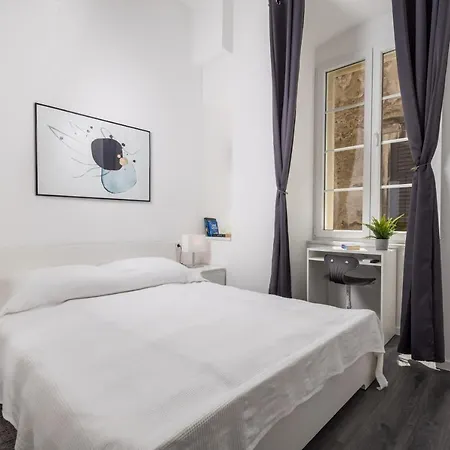 With Balcony Nest In 2 * Rijeka