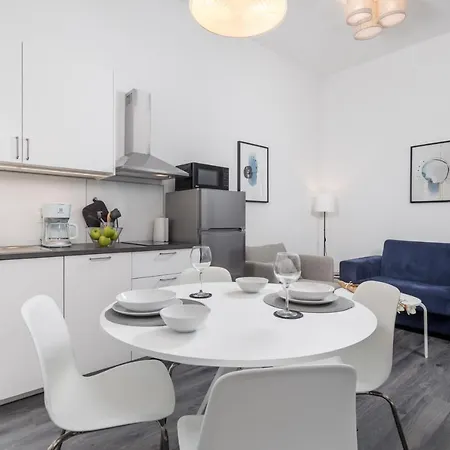 With Balcony Nest In 2 Apartment Rijeka