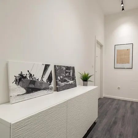 Apartmán With Balcony Nest In 2 Rijeka