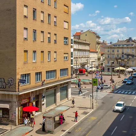With Balcony Nest In 2 Rijeka