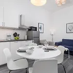 With Balcony Nest In 2 Апартаменты Риека