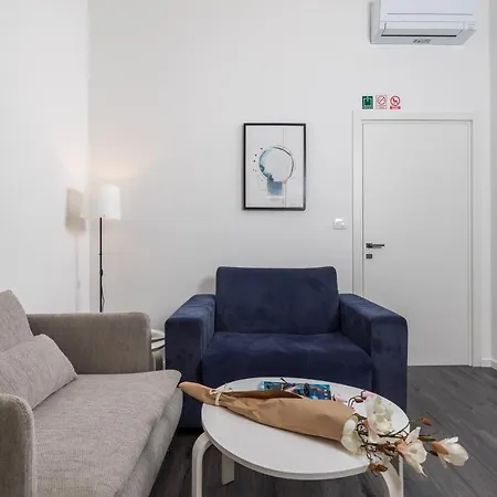 With Balcony Nest In 2 Apartment Rijeka