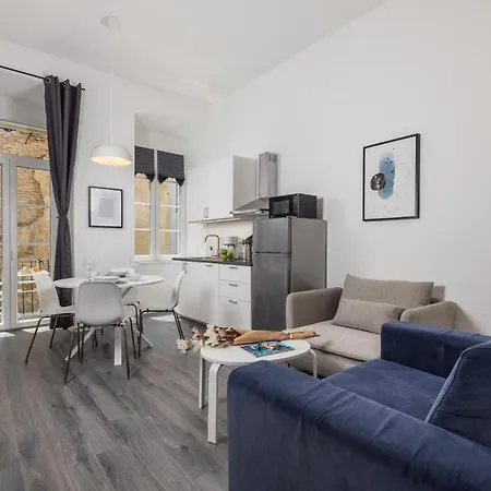 Apartment With Balcony Nest In 2 *