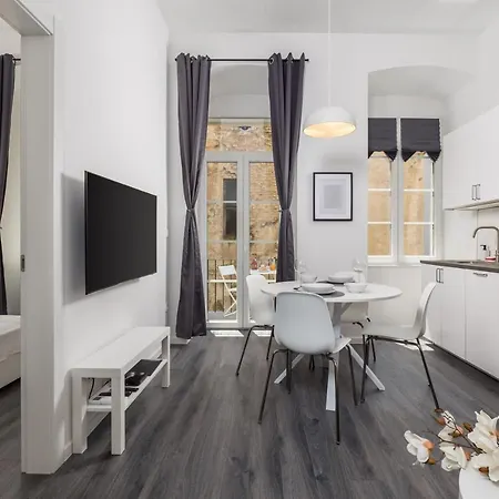 Apartment With Balcony Nest In 2 Rijeka