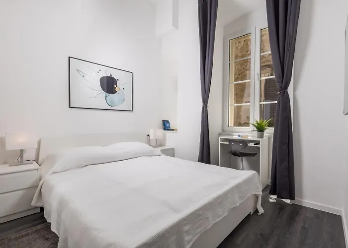 With Balcony Nest In 2 * Rijeka