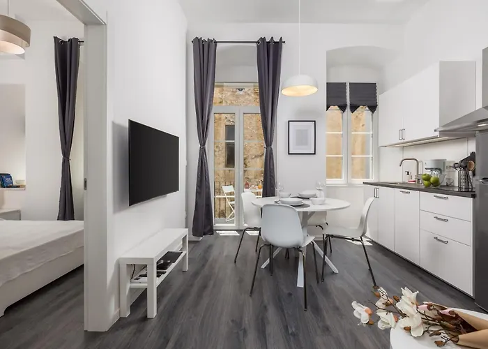 Lejlighed With Balcony Nest In 2 Rijeka