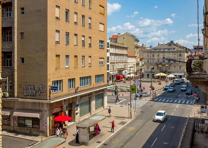 With Balcony Nest In 2 Rijeka
